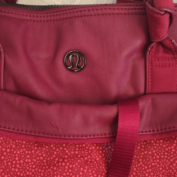 Lululemon Daily Essentials Everything Bag - Picture 3 of 17